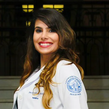 Dra Natália Queiroz Uchôa